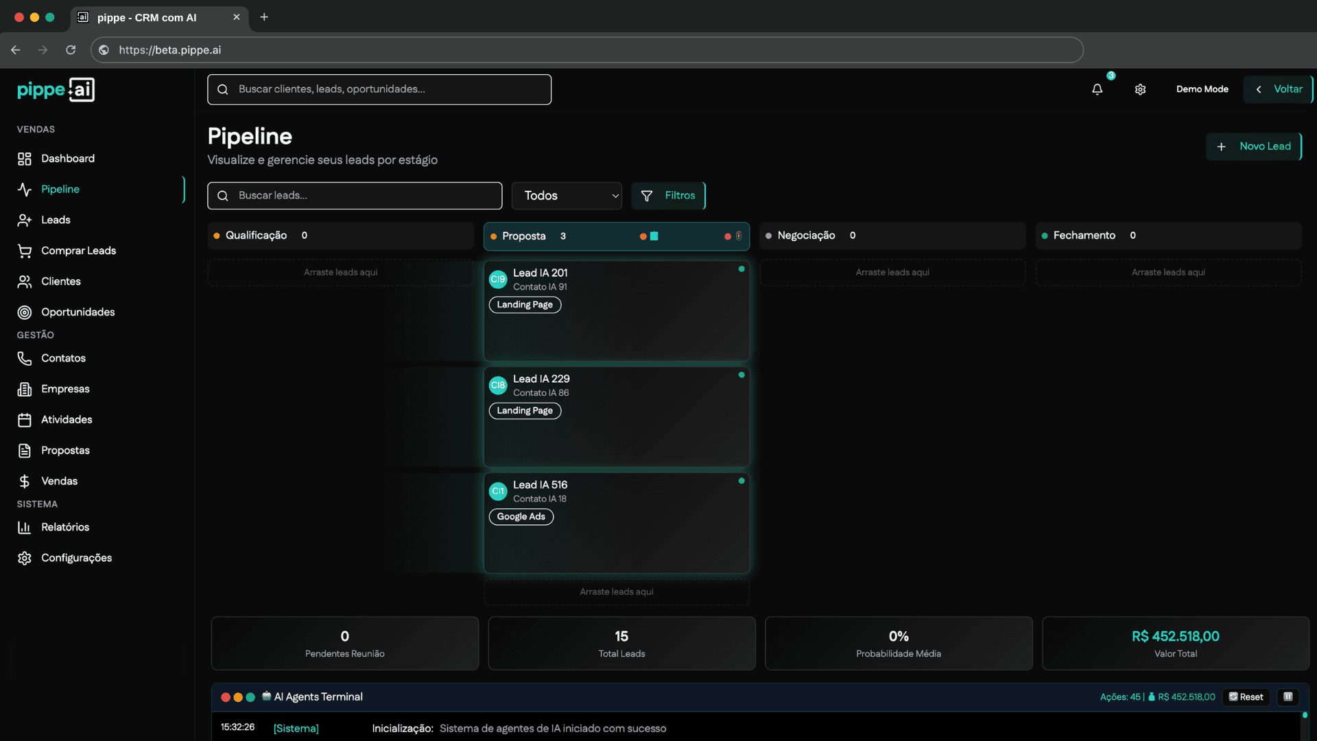 Screenshot da interface do Pippe mostrando dashboard de vendas com agentes de IA autônomos trabalhando
